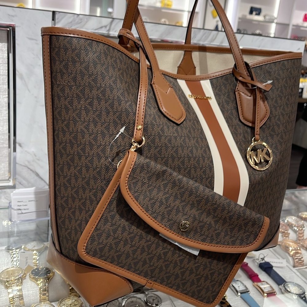 Michael Kors Eva Large Signature Logo Stripe Tote Bag
Brown 
NWT - Picture 12 of 16